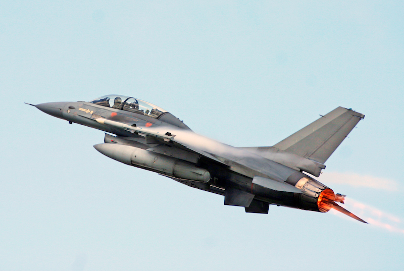F-16 Fighting Falcon full afterburner